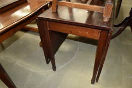 A 19th Century mahogany gateleg dining table