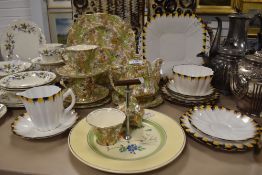 A mixed lot of vintage ceramics including cake plates and more.