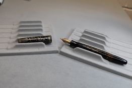 A Parker Vacumatic button fill fountain pen in grey transparant with three narrow bands to the cap