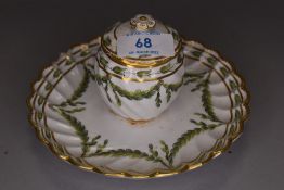 A Victorian porcelain ink well by Daniell having laurel wreath decoration