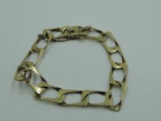 A 9ct gold flat link curb chain bracelet having concealed box clasp, approx 12g