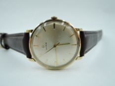 A gent's vintage 9ct gold wrist watch by Cyma having baton numeral dial to champagne face in plain