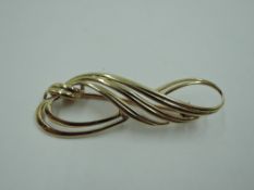 A 9ct gold swirl style brooch, approx 3.5g