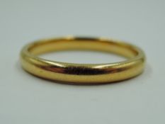 A 22ct gold wedding band, size M & approx 3.4g