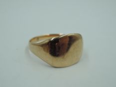 A gent's rose gold signet ring of plain form, size U & approx 4.5g