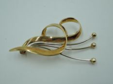A 14ct gold sprig brooch of stylised form, approx 8.9g