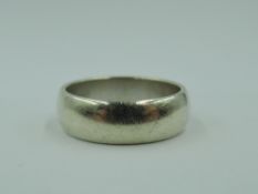A 9ct white gold wedding band, size M & approx 5.6g