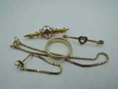 A 9ct gold wedding band, size N, a box chain bracelet, two bar brooches and an odd earring approx