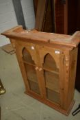A natural pine display case/bookshelf , approx 75 x 93 x 25cm