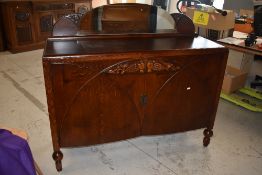 An early 20th Century oak sideboard having low mirror ledge back, width approx. 135cm