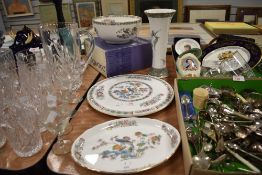 A group of three Wedgwood 'Kutani Crane' pattern wares (one with box) and a Wedgwood 'Humming Birds'