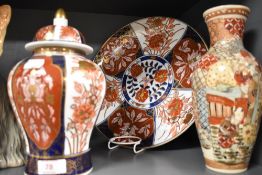 A reproduction Imari baluster form lidded urn and charger, together with an early 20th Satsuma