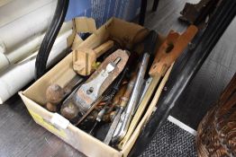 A selection of mixed hand tools, tenon saw, spoke shave, marking gauge, brace, Bailey No4 plate etc