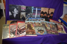 A large lot of 18 Beatles and related with ep and magazine