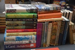 Literature. A large selection. Mixed impressions/editions. Includes; Bruce Chatwin; John Le Carre;