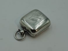 An Edwardian silver sovereign holder of rectangular form having stripe decoration and plain