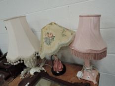A selection of vintage table lamps including a kitsch pink bakelite style lamp base