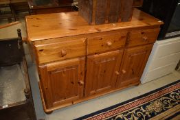 A modern yellow pine sideboard, width approx. 117cm