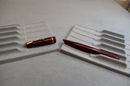 A Parker Lady Duofold fountain pen in red with single decorative band to cap. Approx 10.6cm