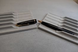 A Parker Slimfold fountain pen in black with single decorative band to cap with Parker 5 nib. Approx