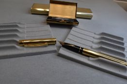 A Sheaffer Targa cartridge fountain pan in gold box with gold cartridge box having a Sheaffer 14k