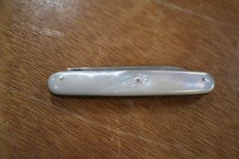 A pocket pen or fruit knife having mother of pearl having HM silver blade