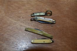 Four miniature pocket pen or fruit knives having bone or similar cases
