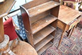 An early 20th Century oak bookshelf of small proportions, width approx. 48cm