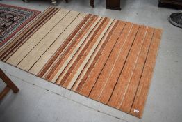 A modern wool rug, approx. 168 x 112cm