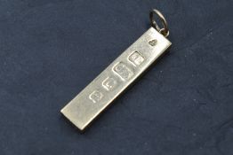 A 9ct gold ingot pendant with oversized hallmarks, approx 31.7g