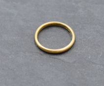 A 22ct gold wedding band, size K & approx 2.2g