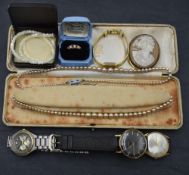 A selection of jewellery including a 9ct gold band ring having paste stones (AF) approx 1.3g, four
