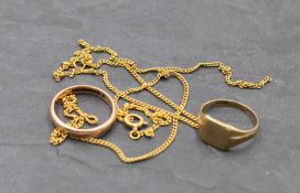 A 9ct rose gold wedding band, a 9ct gold signet ring, sizes K/L and a broken yellow metal chain