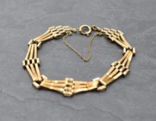A 9ct gold three bar decorative gate bracelet, approx 5.6g