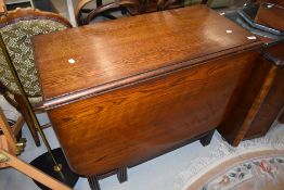 An early 20th Century oak gateleg table, width approx. 87cm