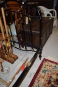 A Victorian metal framed single bed frame (includes sides but no base)