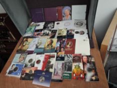 A collection of UK Five Pounds, Two Pounds and Fifty Pence's in folders, 16 Five Pound Folders, 10