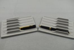 A Parker 95 fountain pen in matt black. Approx 13.2cm