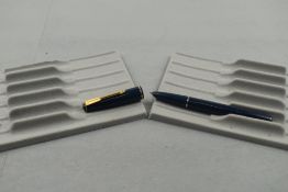 A Parker 17 lady fountain pen in blue with narrow band to the cap. Approx 11.7cm