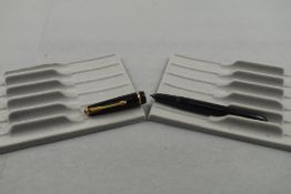 A Parker Lady Duofold fountain pen in black with single band to cap. Approx 11.6cm