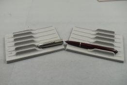 A Parker 51 in red with steel cap. Approx 13.7cm