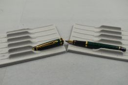 A Waterman Expert cartridge/converter fountain pen in green with Waterman M nib. Approx 14.2cm