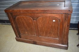 A reproduction hardwood kist/bedding box