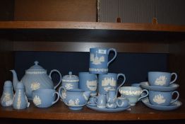 A collection of Wedgwood Jqsperware