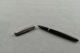 A Parker 51 fountain pen in black with steel cap. Approx 13.8cm