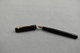 A De La Rue leverfill fountain pen in black with two narrow bands to the cap having Warrented 22