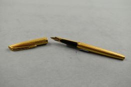 A Waterman C/F cartridge/converter fill in gold having 18k nib. Approx 13.5cm