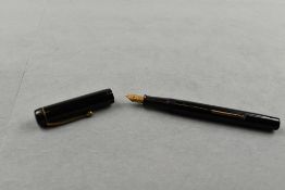 A Pitmans Fono leverfill fountain pen in black having Warrented 14ct nib. Approx 12.8cm