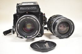 A Mamaya 645 camera with Mamiya-Sekor 80mm 2,8 lens (boxed), a Mamiya-Sekor 55mm 2,8 lens boxed, a