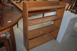 An early to mid 20th Century golden oak low bookshelf, width approx. 77cm